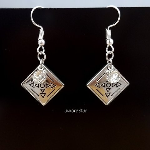 native pattern pierced earrings　ネイティブ柄風　スクエア　シルバーカラー　