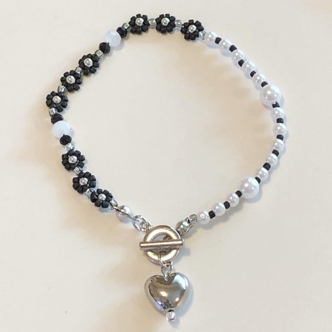 ブラック×シルバーのハートブレスレット / Black&Silver heart charm bracelet