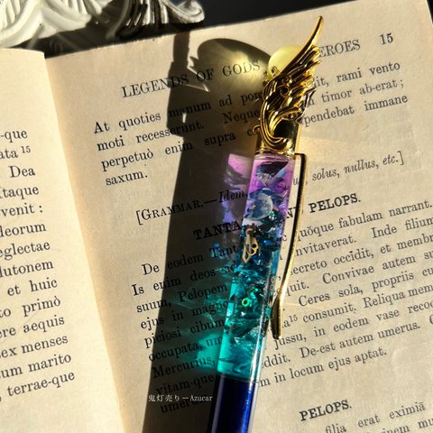 魔法使いの杖　蓄光羽根ペン風ボールペン　上弦の月version(ウランガラス付き)琉球ガラス、歯車のオリジナルボールペン