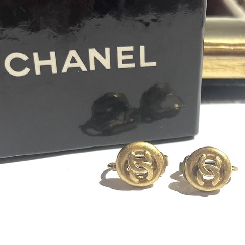 1023今だけお値下★レア1980年代CHANEL VINTAGE シャネル　マットゴールドCOCOヴィンテージイヤリング　アンティーク  クリップフランス結婚式ブライダルブランド　アクセサリーギフト