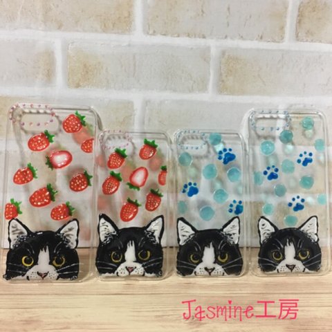 ステンドグラス風✨苺🍓水玉と肉球🐾ハチワレ バージョンiPhoneケース