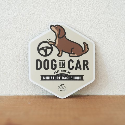 【ミニチュアダックス D】DOG IN CAR マグネットステッカー