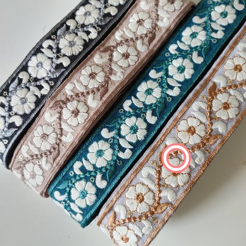 No.136 (ラベンダーブルー)　インド刺繍ショルダーストラップ　スマホショルダー　バッグショルダー　インド刺繍アクセサリー