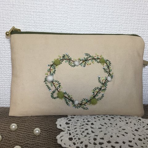 フラワーリース手刺繍ポーチ