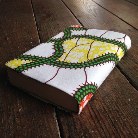 ブックカバー(文庫本サイズ)　西アフリカパーニュ　パズル