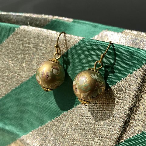 金色に輝く花たち ピアス