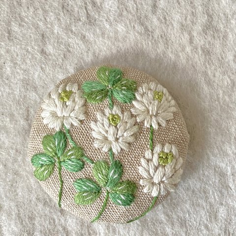 リネンと刺繍の白詰草のブローチorヘアゴム4