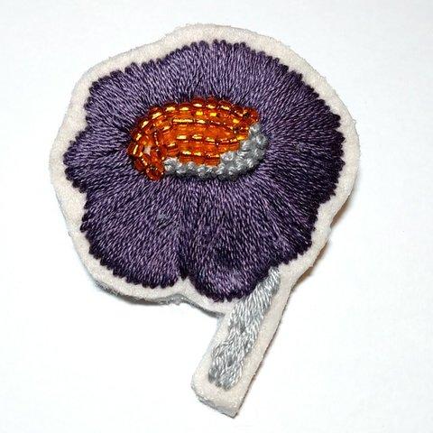 【送料無料】【１点物！】パープル刺繍のお花ブローチ