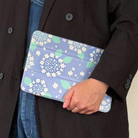 ペン収納付手帳型iPadケース【紫陽花】三折りスタンド機能付ソフトケースタイプ