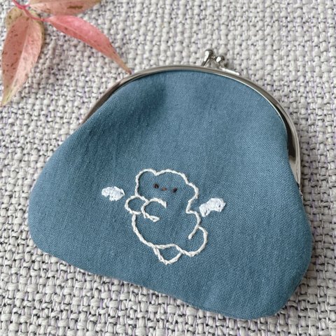 クマの刺繍のがま口