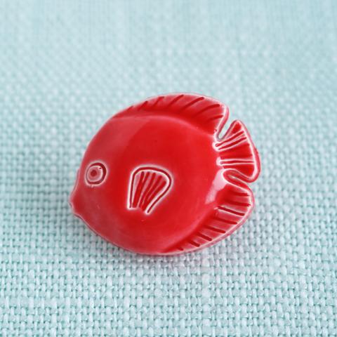 (2個) 15mm お魚のボタン 赤　フランス製 ＊ レッド