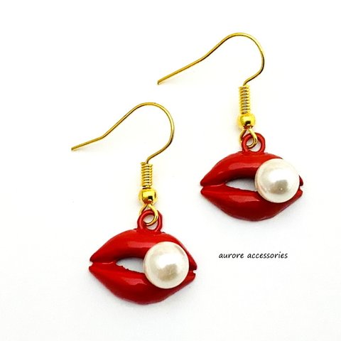 lip pierced earrings　唇　口紅　レッド　赤　個性的　パール