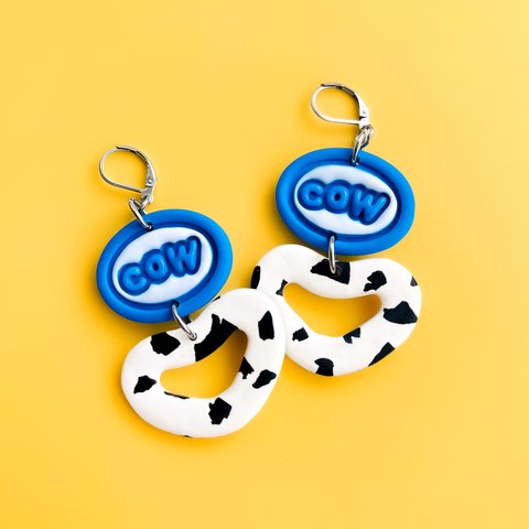 （COW）オーバルと牛柄ハートのピアス