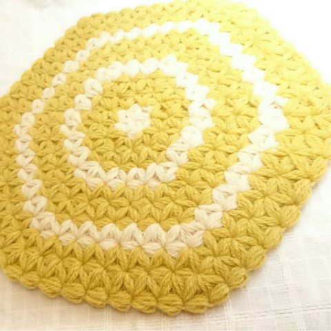 黄色のしましま ふわふわリフ編みの六角マット