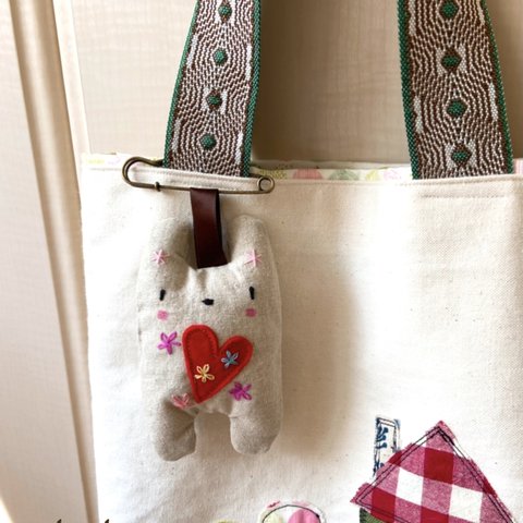 うさぎさんのぬいぐるみバッグチャーム（フェルト刺繍）