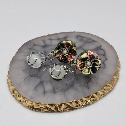 ❁お花イヤリング❁　つまみ細工　ハンドメイド　黒色など　 №23