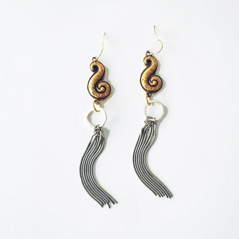 kintone fringe earring