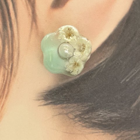 かすみ草ピアス