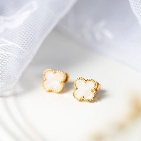 クローバー ピアス＆イヤリング ホワイトパール【10mm】四つ葉 小花シェル