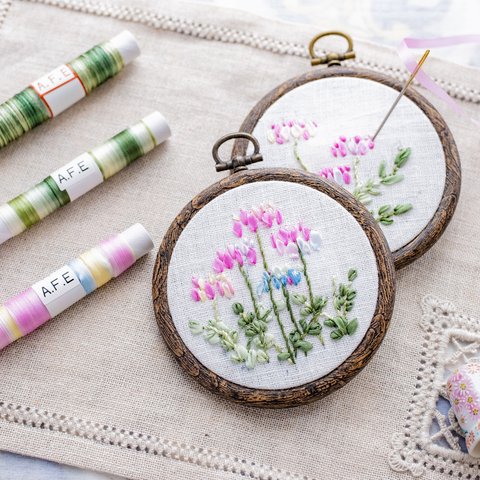 レンゲの花刺繍制作キット〜【リボン刺繍始めませんか】シルクぼかしリボンで簡単につくるキットです