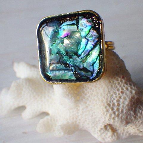 Mosaic Avalon Shell Big Ring  