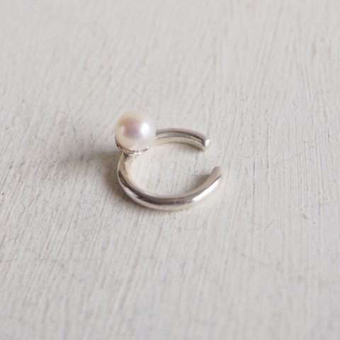 【再販】- Silver -  Pearl Ear Cuff