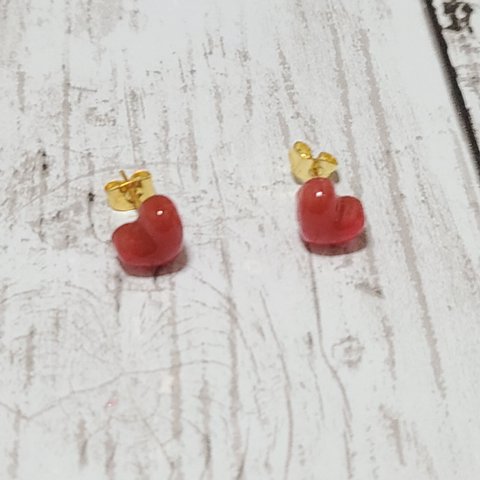 コロンと小さいハートのピアス