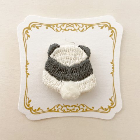 パンダの刺繍ブローチ