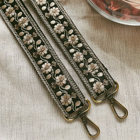 ショルダーストラップ　スマホショルダー　インド刺繍リボン　【送料込み】