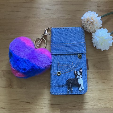 ボストンテリア　iPhone14【ワンコの刺繍】本格デニム生地★iPhone手帳型ケース★ブラウンベアのチャームつき