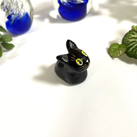 小さな黒猫の人形③ 【紙粘土 粘土細工 置き物 アニマル アート 手乗り】