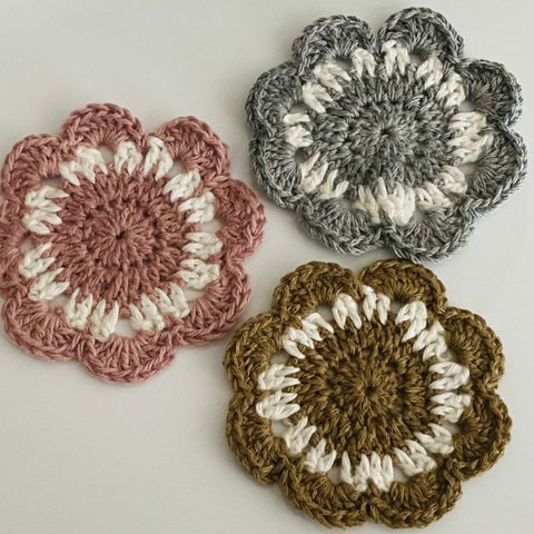手編み　お花のコースター　（ピンク・グレー・カーキ　各３色）　カフェ　やわらかコットン