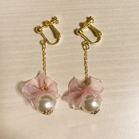 リボン&ホワイトパールのイヤリング【ピアス】