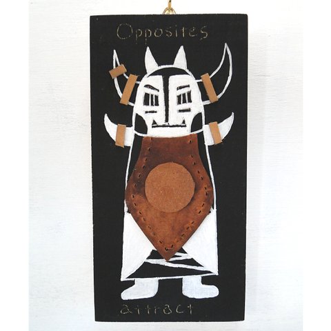 革鎧をつけたツノ戦士のウッドバーニングアート アフリカ オブジェ 木工 木雑貨 精霊 民族 エスニック  No8