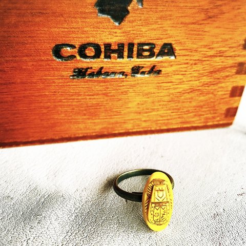 【vintage czech glass scarab ring 💍】yellow 金古美か銅古美　フリーサイズ