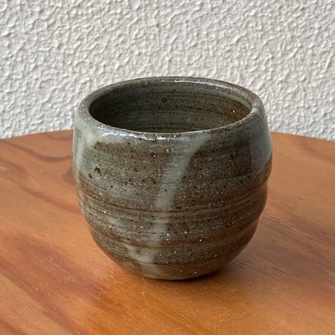 段々模様の小さな湯呑み茶碗