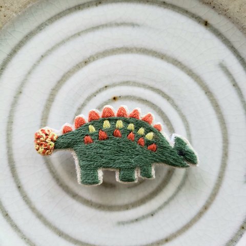 恐竜の刺繍ブローチ（アンキロサウルス）【受注製作】