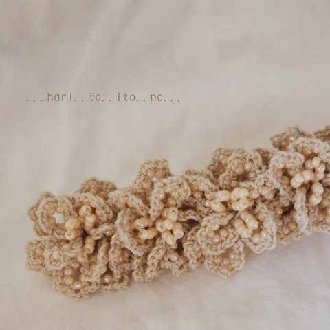 Beads crochet ＊糸途ビーズの花達のヘアクリップ・レクタングル~col.ベージュ