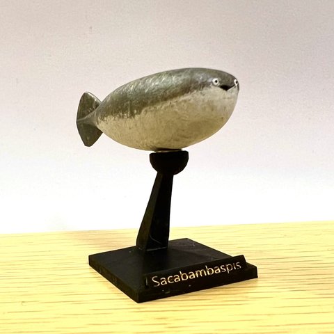 古代魚サカバンバスピス　スタンドフィギュア