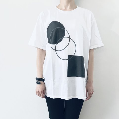 【design T】モノトーン・幾何学・モードなオリジナルデザインTシャツ・Armeria・シック・大人Tシャツ・主役