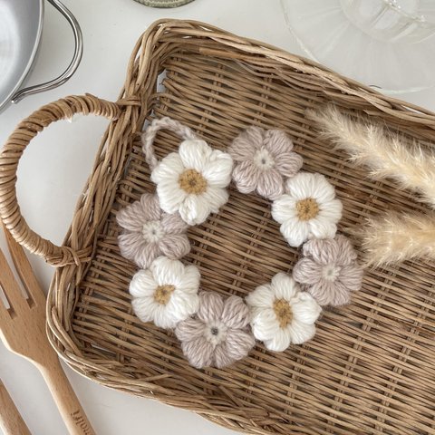 毛糸(ウール100%)のお花のリース𓈒𓏸𑁍  飾り 韓国