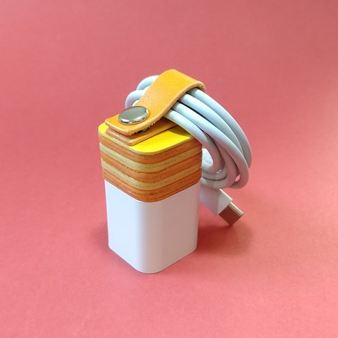 プラグが折りたためない充電器のスマートレザーケース　オレンジ×黄 01　Apple Anker