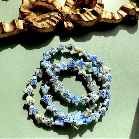 【1連20コセット】JIRI＊IVANA#czech beads#チェコビーズ　flower lily 9✖️8㍉　ivory/blue