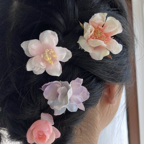 アプリコットピンクのフェミニンヘアピアス 