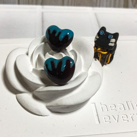 チョコミントのハートピアス