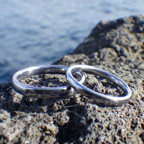【金属アレルギー対応】魅力的な物性の希少金属・タンタルの結婚指輪