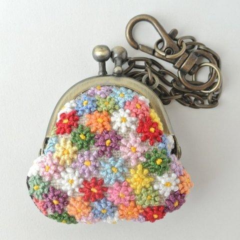 つぶつぶ花刺繍がぎゅぎゅっと手刺繍のちびがま口キーホルダー