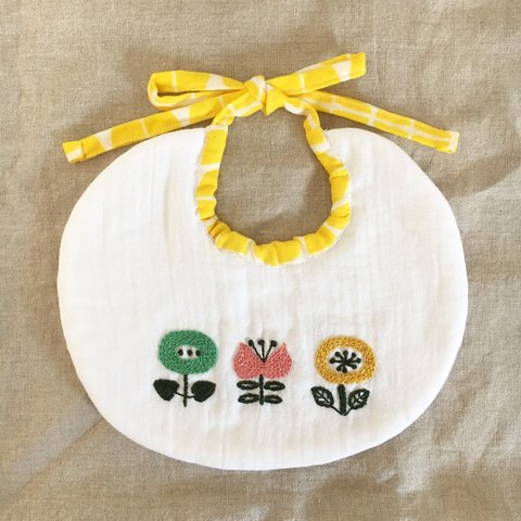 baby bib 花の刺繍 