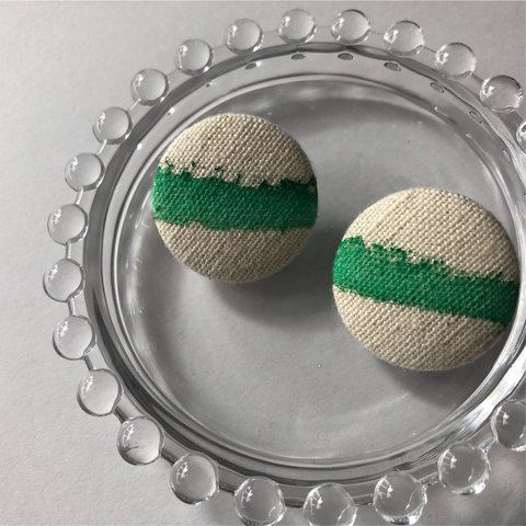 水彩くるみボタンピアス（green line）