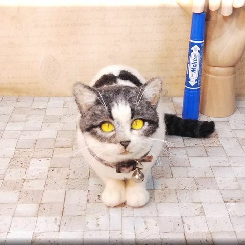 羊毛フェルト　猫　キジシロ猫さん　キジ白　ねこ　ネコ　猫フィギュア　